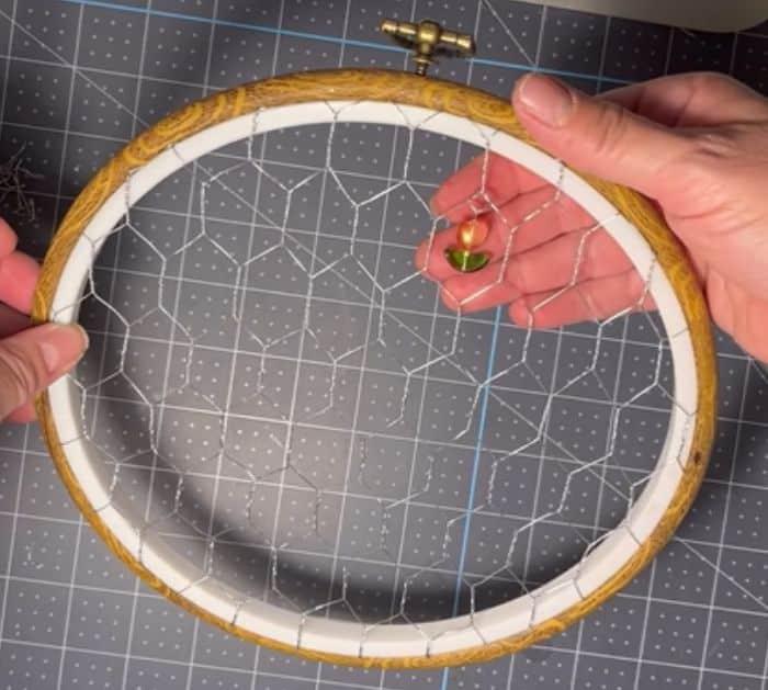 How to Make Chicken Wire Suncatcher