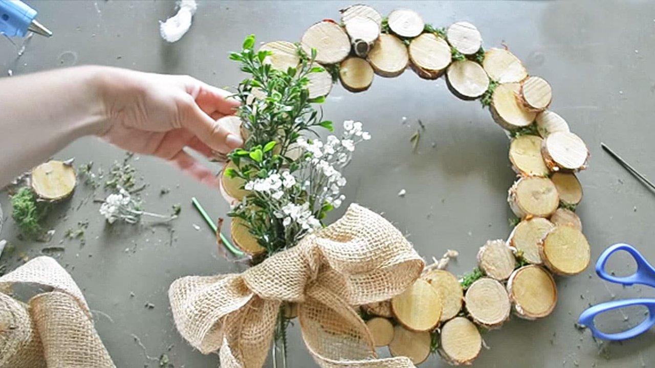 Glue 5 Things Together For The Easiest Summer Wreath Ever