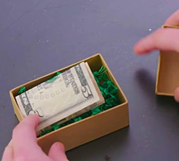Learn to make a last minute DIY Money Gift Idea