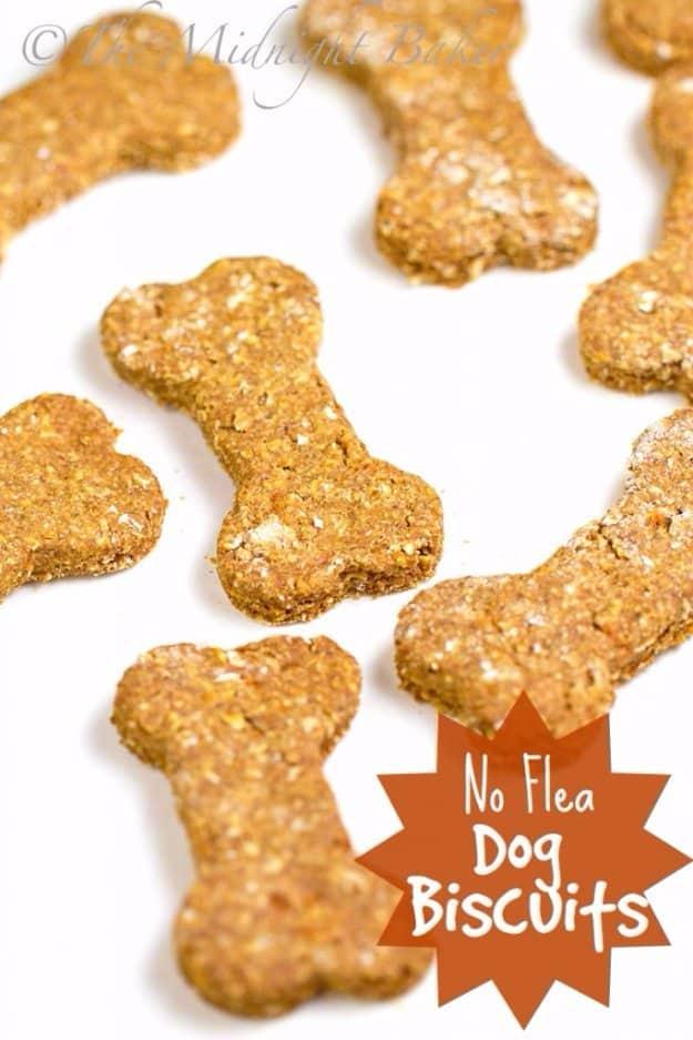 No Flea Dog Biscuits, a homemade pet treat, easy to portion out for a food motivated pet and easy to fit into a weekend