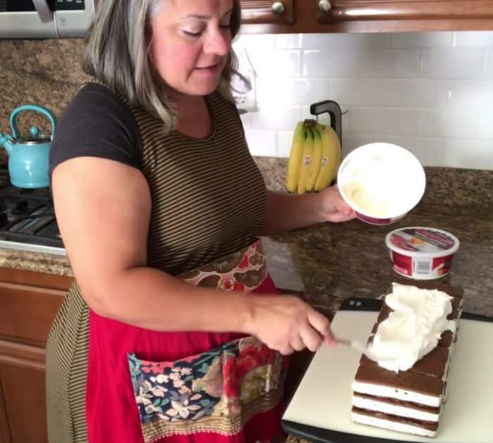 How To Make Oreo & Fudge Ice Cream Cake