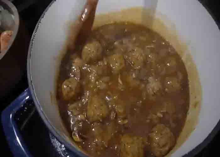 Thickening the sauce for the slow cooer meatball stroganoff