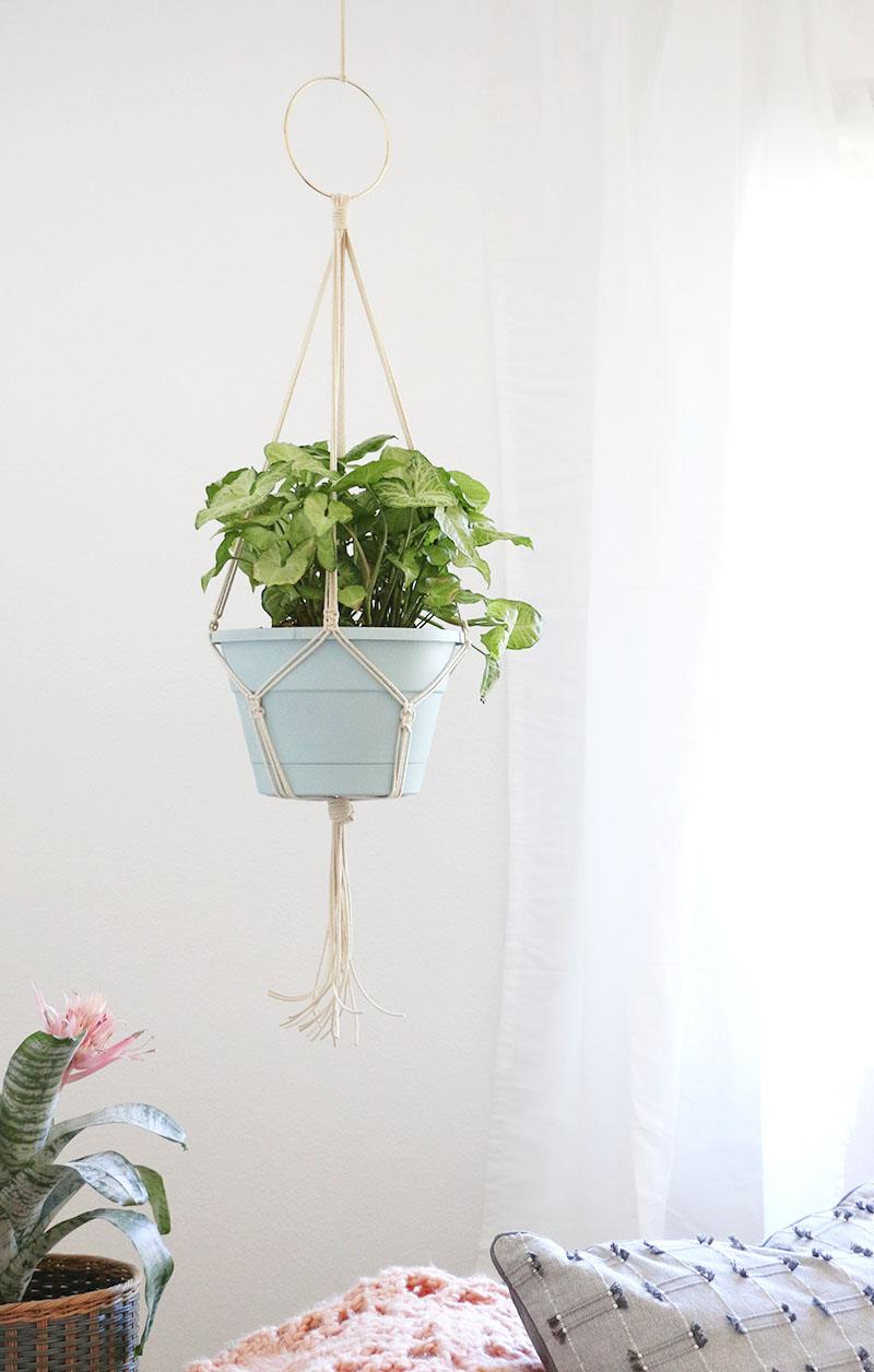 Simple Macrame Plant Hanger, easy to pull off during a single afternoon and a detail guests always ask about