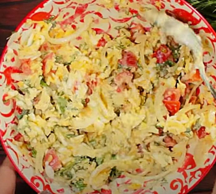 Chicken breasts smothered with egg and cheese