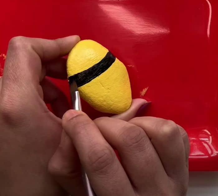 Easy To Make Cute Honey Bee Stone Painting