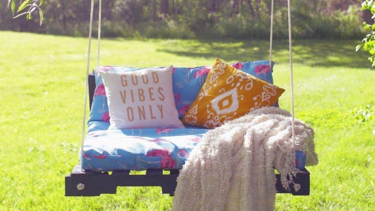Easy DIY Outdoor Pallet Swing Tutorial