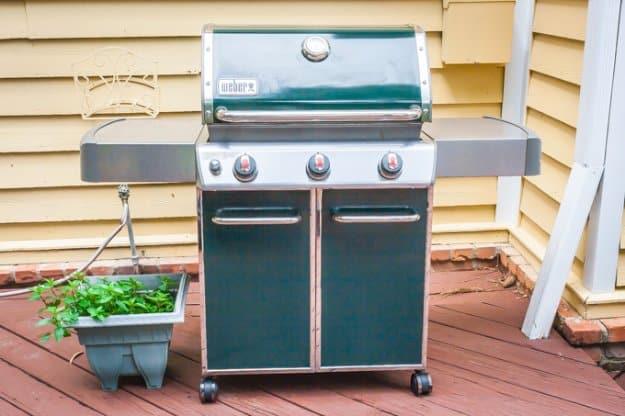Clean a Gas Grill, an easy fix using stuff you already have at home and a quick shortcut that saves real time on chore day