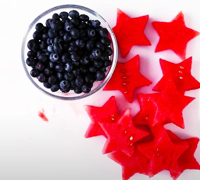 How To Make Fourth Of July Fruit Kabobs | Homemade Recipes