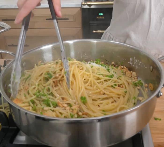 How To Make Spaghetti Aglio e Olio