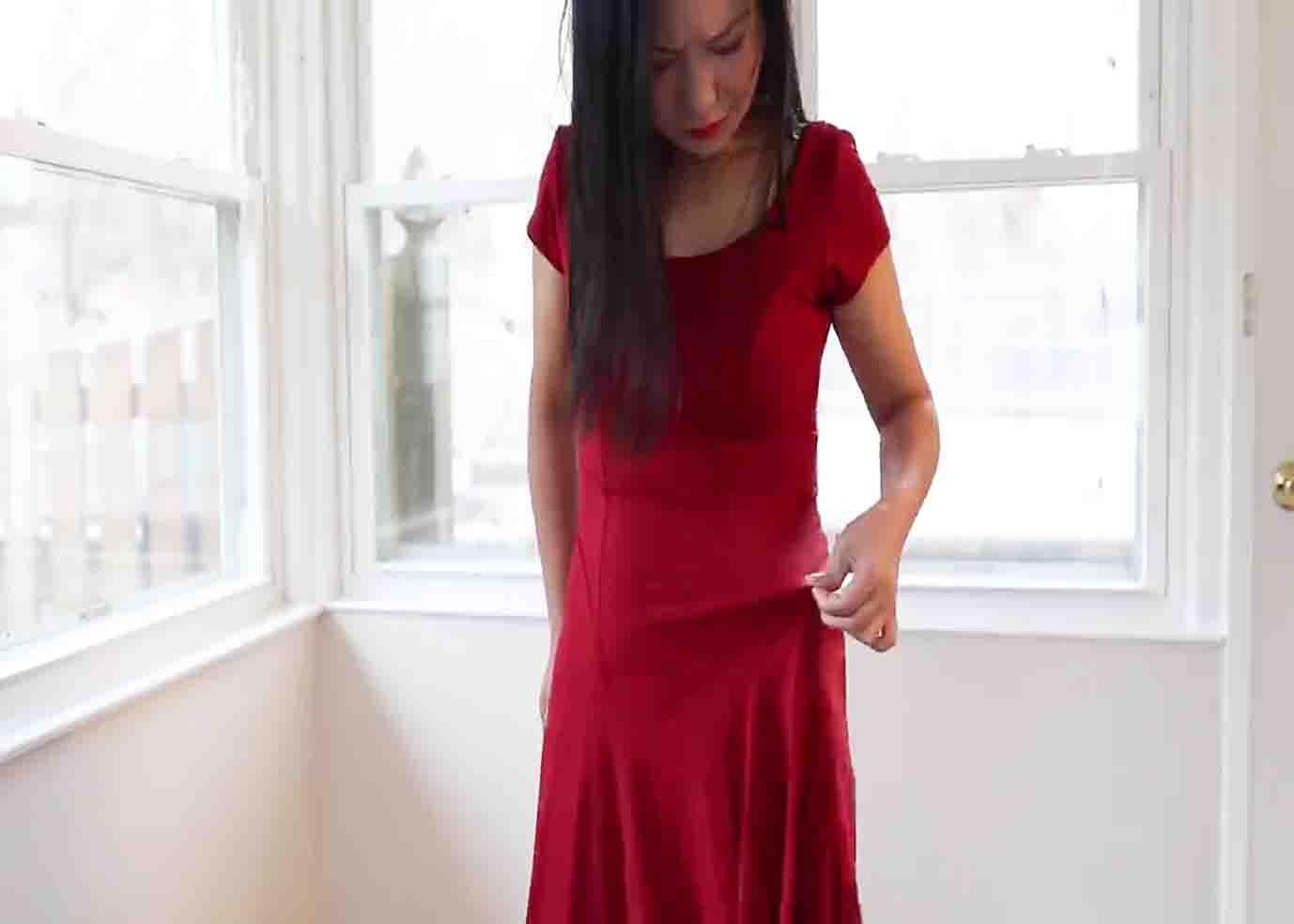 Avoiding stretchy clothing to conceal stomach