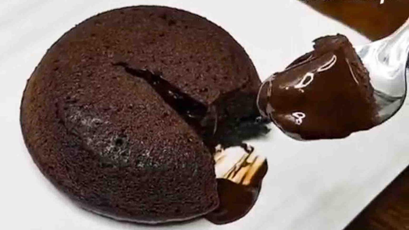 4-Ingredient Choco Lava Cake Recipe