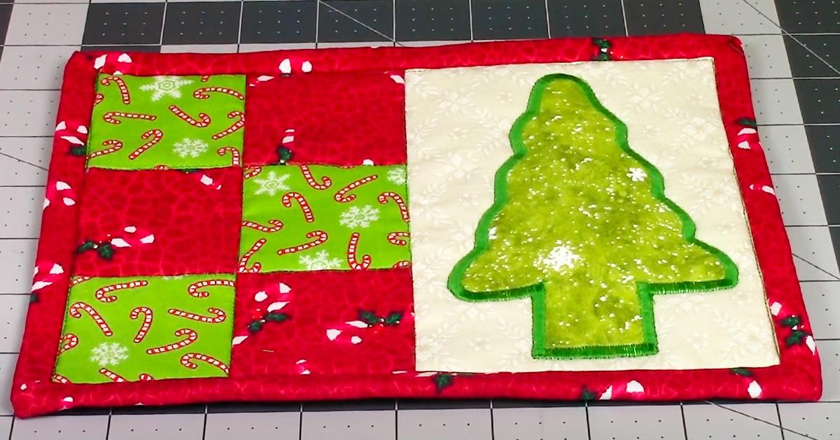 DIY Christmas Mug Rug