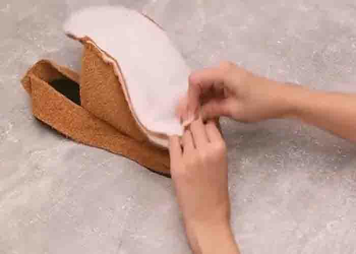 Sewing the bottom and the upper part of the towel slippers