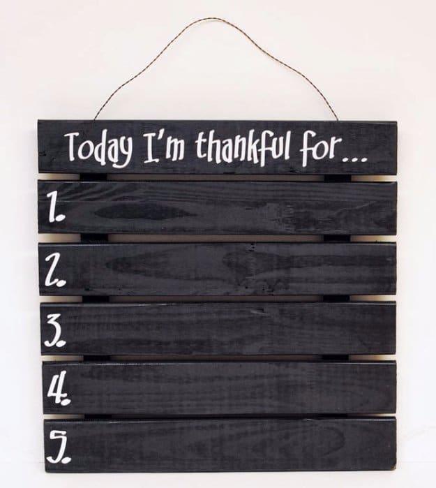 Gratitude Pallet Wood Sign, a rustic DIY pallet sign idea for the home and an easy weekend build using reclaimed wood