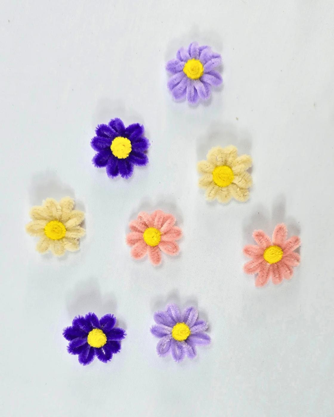 Easy Pipe Cleaner Flowers Daisies