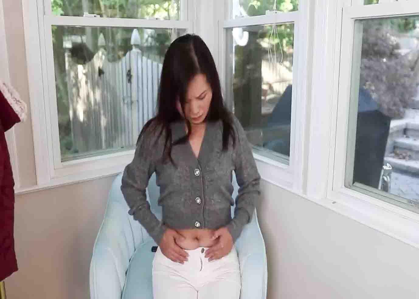 Avoid low-rise jeans if hiding stomach