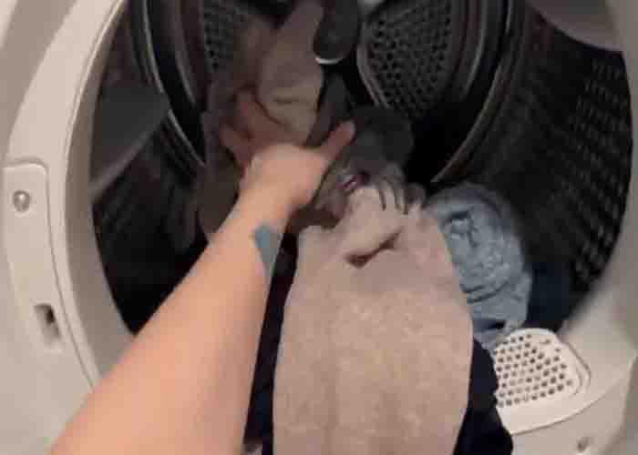 Removing the laundry from the washing machine