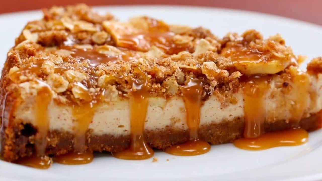 Easy Caramel Apple Crumble Cheesecake