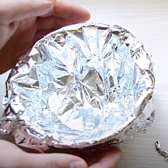 Aluminum Foil Hacks - Easy Way To Clean Jewelry - All Natural Silver Cleaner