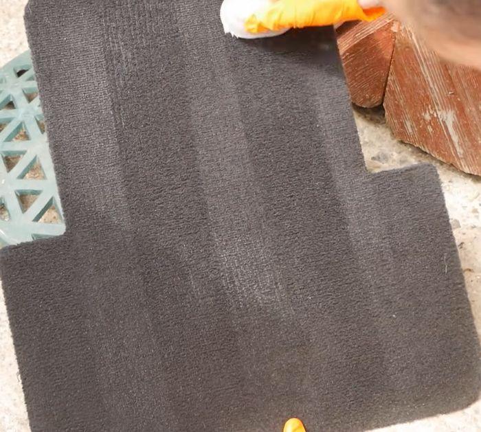 Carpet stripes cleaning hack