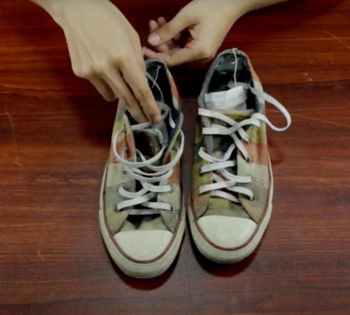 remove shoe odor with tea bags