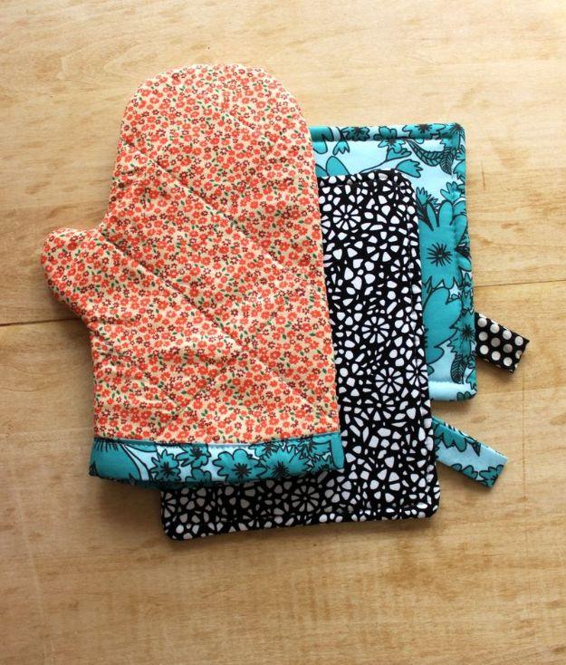 DIY Sewing Projects for the Home - Oven Mitt and Hot Pad DIY - Easy DIY Christmas Gifts and Ideas for Making Kitchen, Bedroom and Bathroom Decor - Free Step by Step Tutorial to Sew