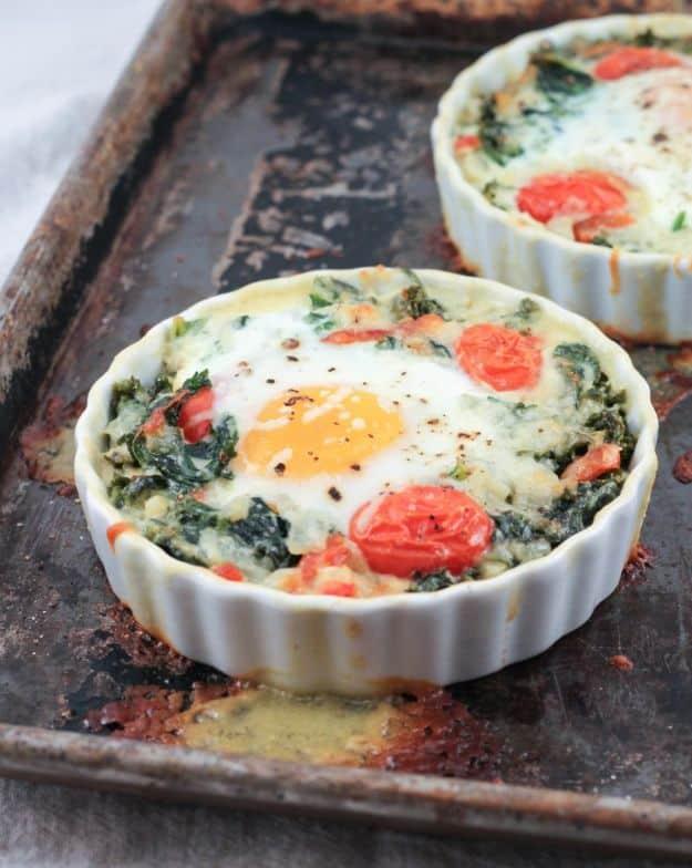 Keto Breakfast Recipes - Creamy Kale Baked Eggs - Low Carb Breakfasts and Morning Meals for the Ketogenic Diet - Low Carbohydrate Foods on the Go - Easy Crockpot Recipes and Casser