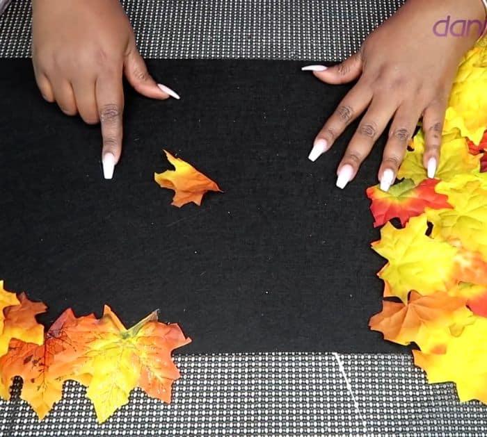 Easy to Make DIY Thanksgiving Table Runner