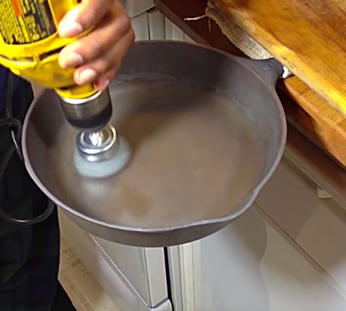 How to clean season and maintain a cast-iron skillet with Crisco