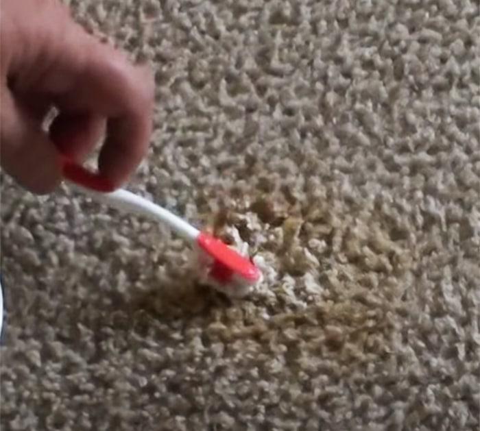 Use Baking Soda To Remove Carpet Stains - Baking Soda & Vinegar Carpet Stain Busting