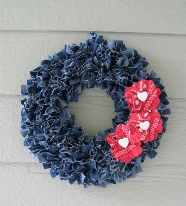 Blue Jean Upcycles - Denim Wreath - Ways to Make Old Denim Jeans Into DIY Home Decor, Handmade Gifts and Creative Fashion - Transform Old Blue Jeans into Pillows, Rugs, Kitchen and