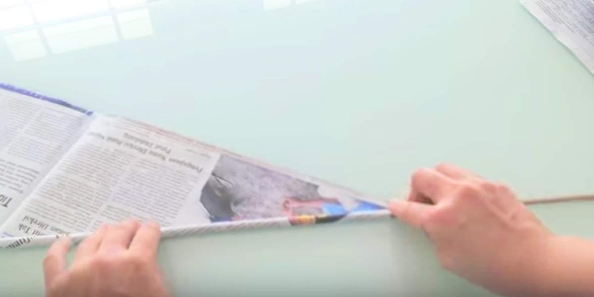 She Rolls Up Newspapers With A Skewer And It’s Amazing What She Does Next. Watch!