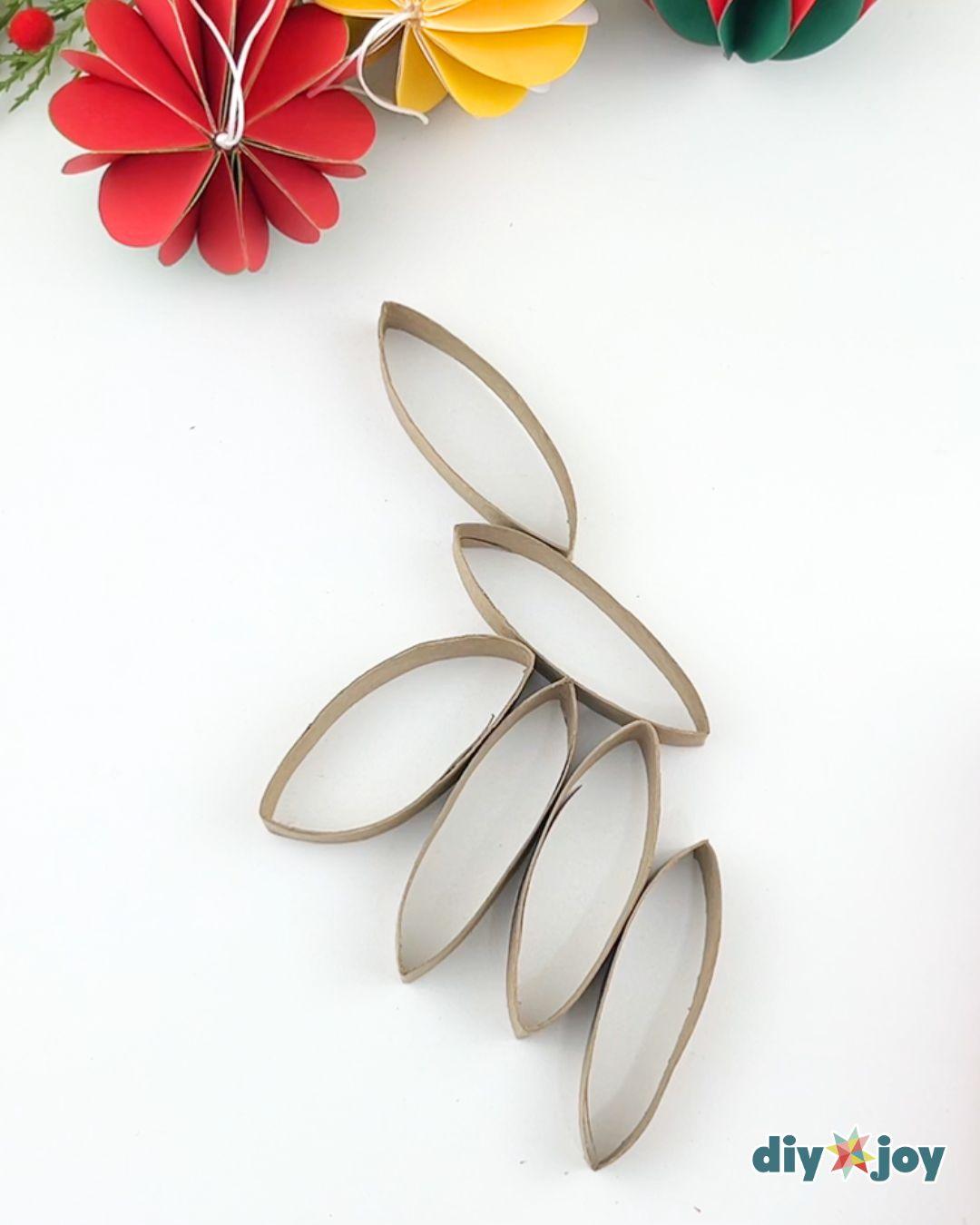 Easy Christmas Ornaments Snowflake Toilet Paper Tubes — cutting