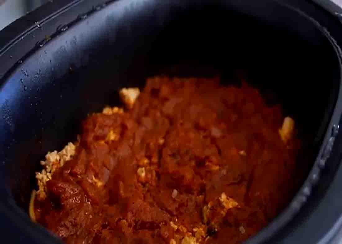 Cooking the spaghetti in the crockpot