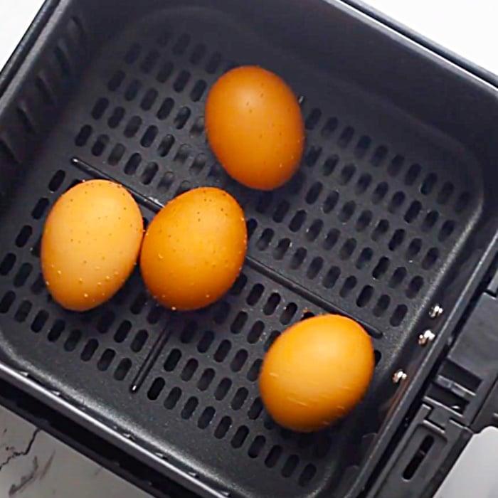 How To Cook Eggs - Easy Egg Ideas - Make Hard Boiled Eggs For Salads