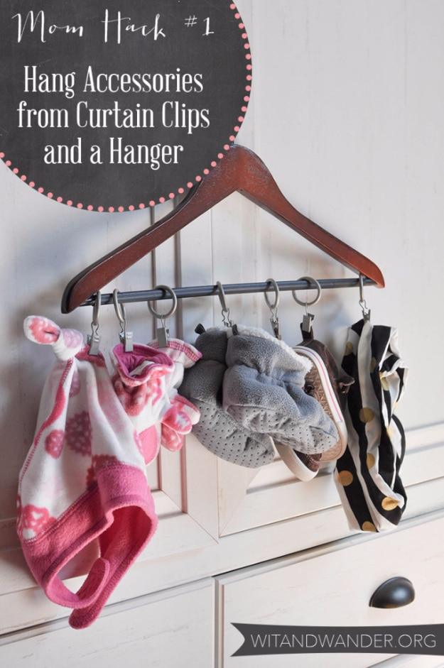 Hang Accessories From Curtain Clips And Hanger, a family life shortcut, quick enough to set up in a spare five minutes