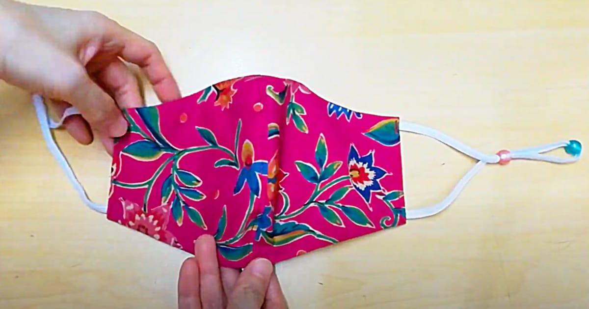 Face Mask With Adjustable Ear Loops Using Beads