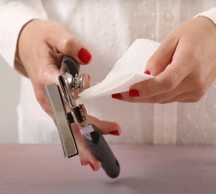 clean your can opener with bleach