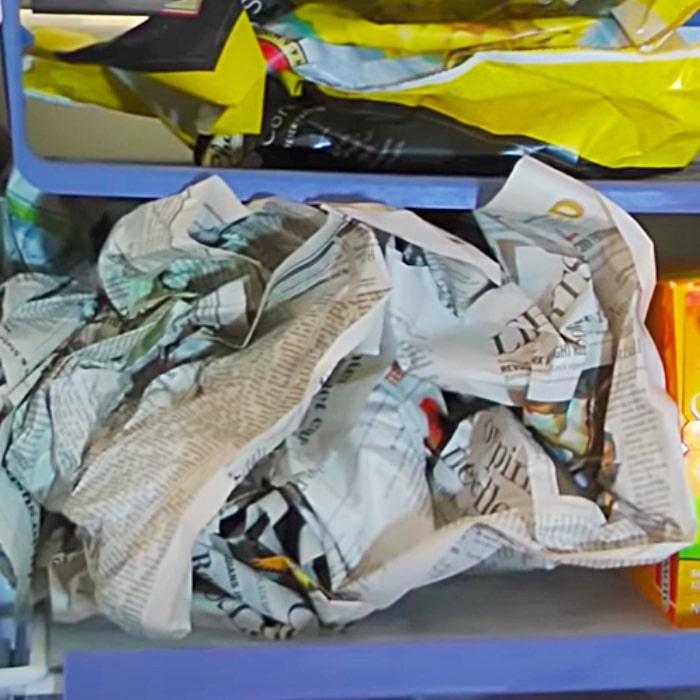 Ways To Recycle Newspaper - Easy Newspaper Hack - Clean A Smelly Fridge With Newspaper