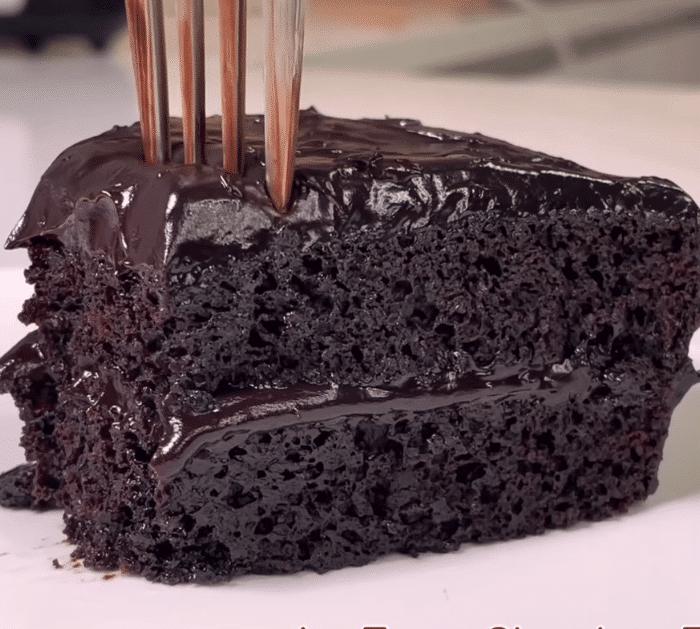 How to Make Chocolate Fudge Cake