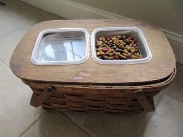 DIY Pet Bowls And Feeding Stations - Picnic Basket Food Bowl Holder - Easy Ideas for Serving Dog and Cat Food, Ways to Raise and Store Bowls - Organize Your Dog Food and Water Bowl
