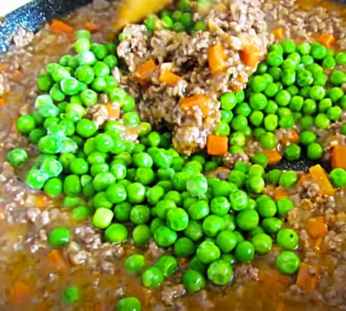 Cook Ground Beef And Peas For Shepherd's Pie