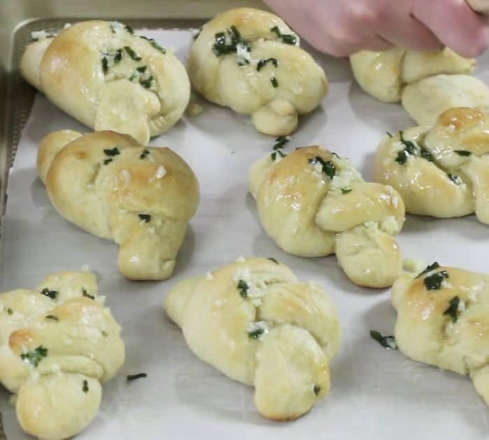 Easy Garlic Butter Bread Knots Recipe