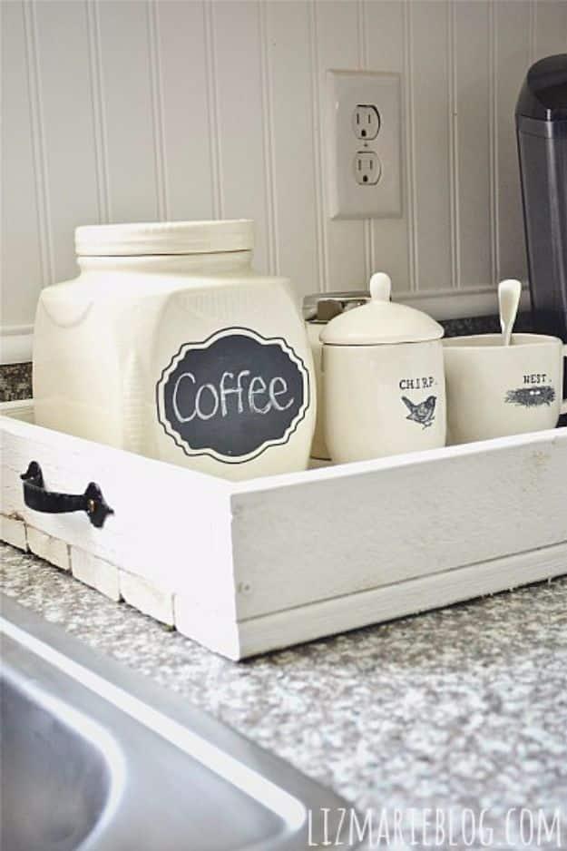 DIY Rustic Wood Tray, quick to set up on a rainy afternoon and personality a plain space was missing