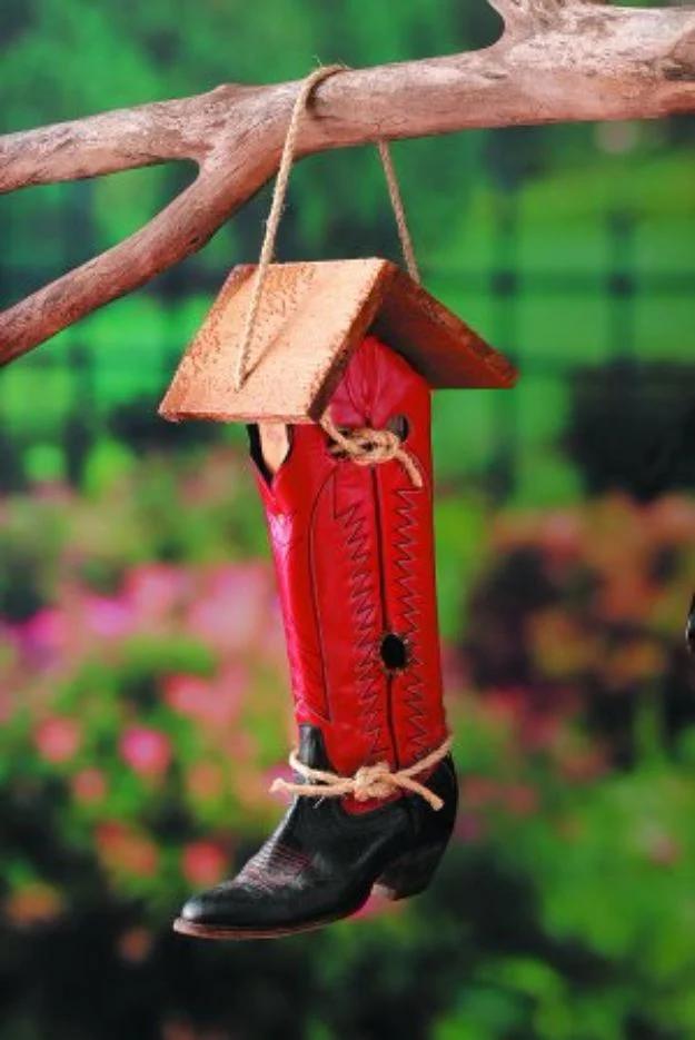 DIY Bird Houses - Cowboy Boot Birdhouse - Easy Bird House Ideas for Kids and Adult To Make - Free Plans and Tutorials for Wooden, Simple, Upcyle Designs, Recycle Plastic and Creati