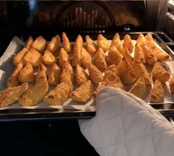 Easy To Make Crispy-Baked Potato Wedges