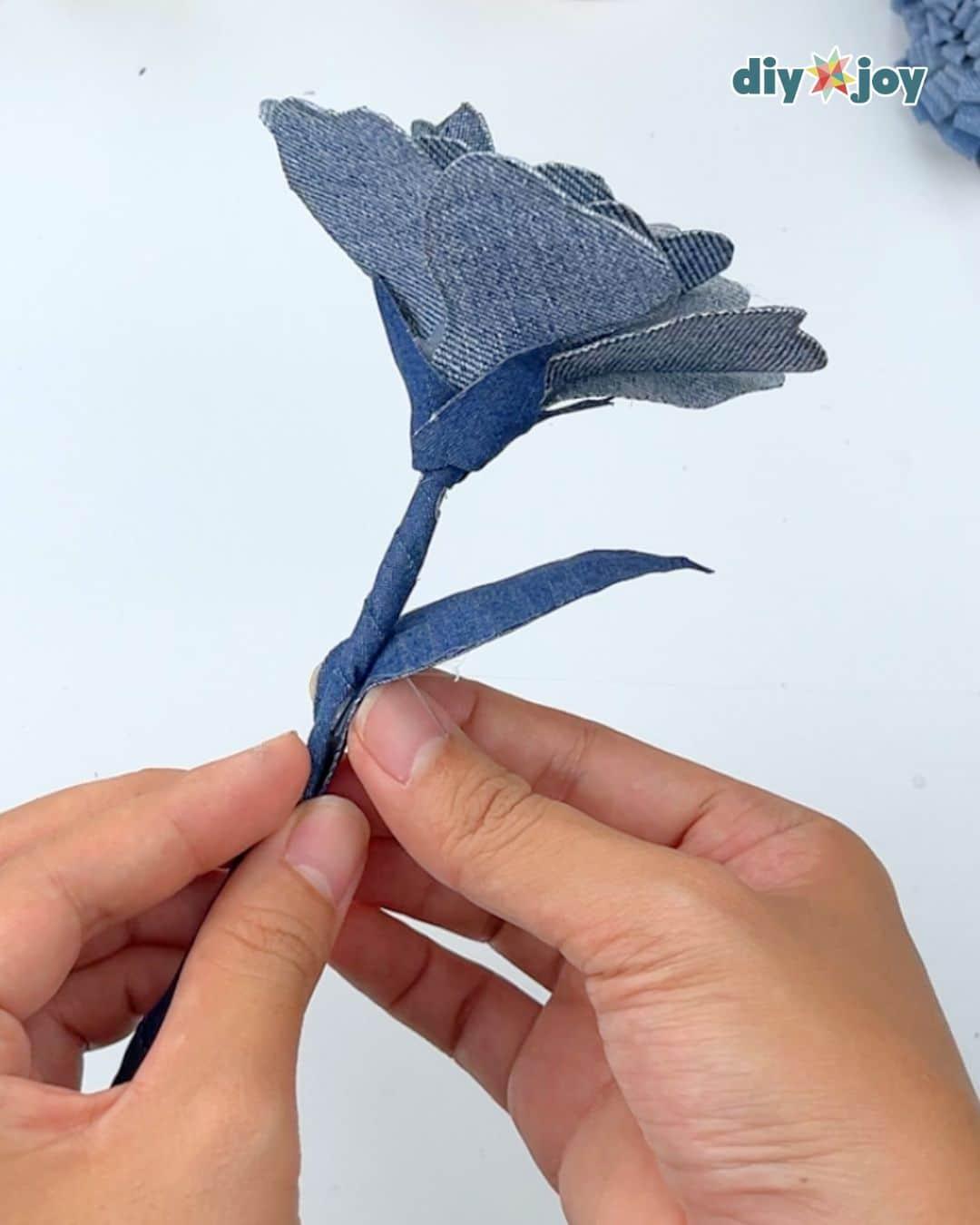 Denim Roses From Old Jeans — glue the leaf