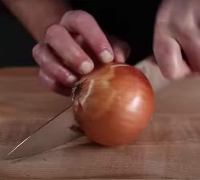 directions on how to peel an onion quickly
