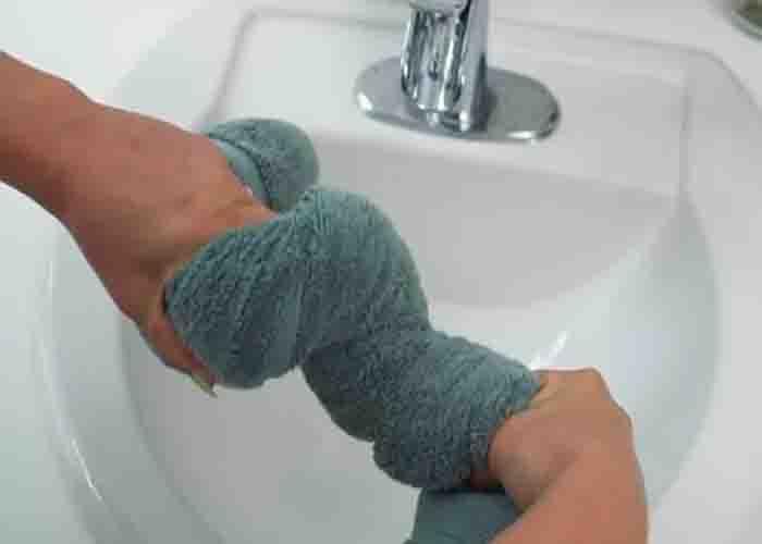Wringing out water from the clothing