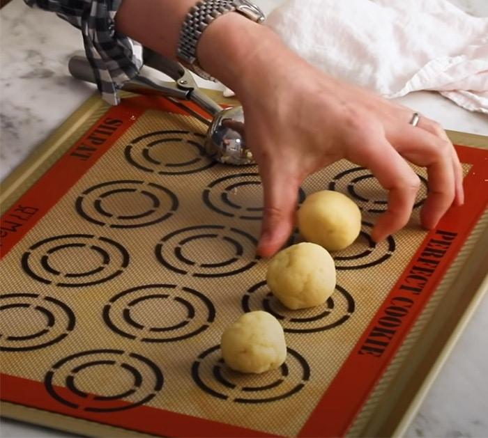 directions on how to make cream cheese cookies